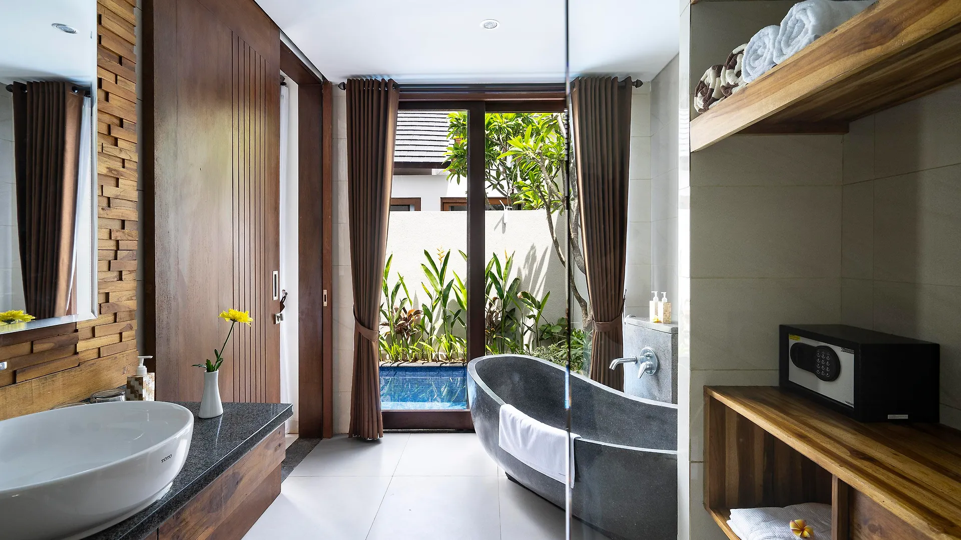 The Calna Villa Bali Kuta Lombok Indonesia
